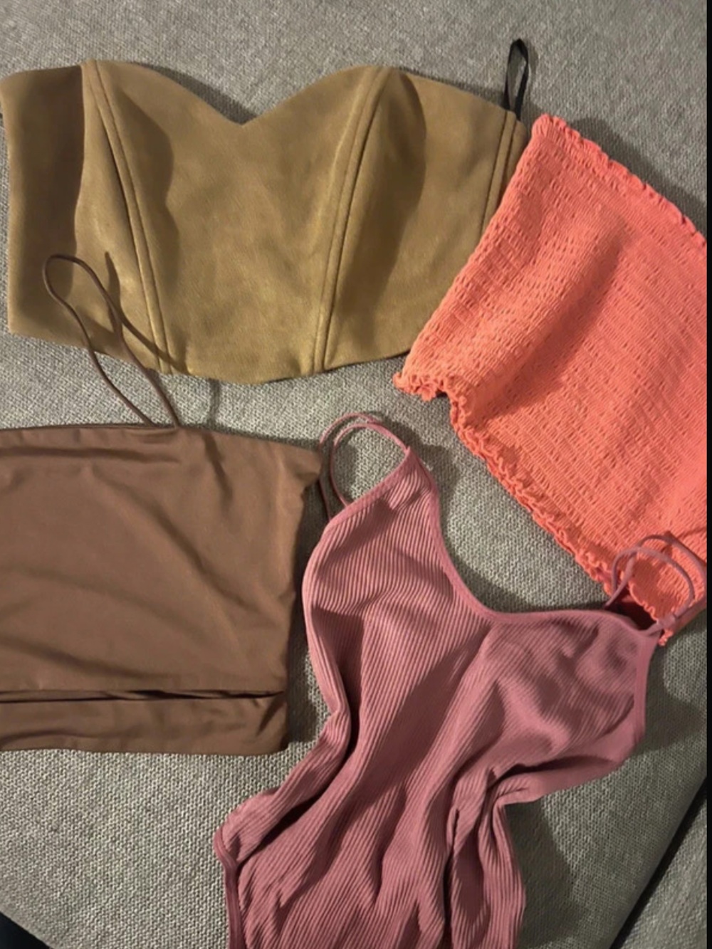 Pack of tops (4)